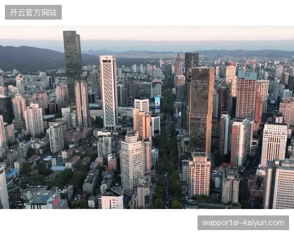 南京新街口商圈与世界杯转播商签约,协议背后的客流导入机制为何在实操中集体失效? 南京新街口商圈与世界杯转播商签约,协议背后的客流导入机制为何在实操中集体失效?